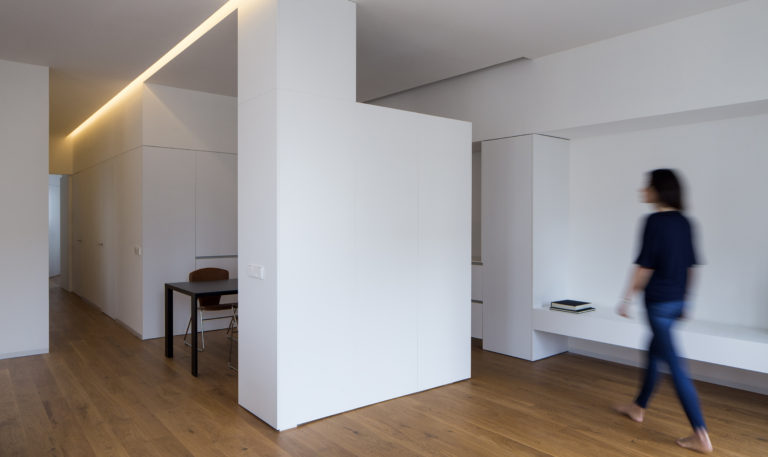 at4-constructora-ejecución-pasillo-carpintería-vivienda-valencia-DOT-PARTNERS-