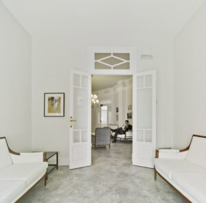 at4-clinica-valencia-reforma-integral-fontana-vicente-navarro-sala espera