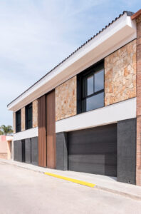 Fachada en vivienda ejecutada por la constructora AT4 en Valencia